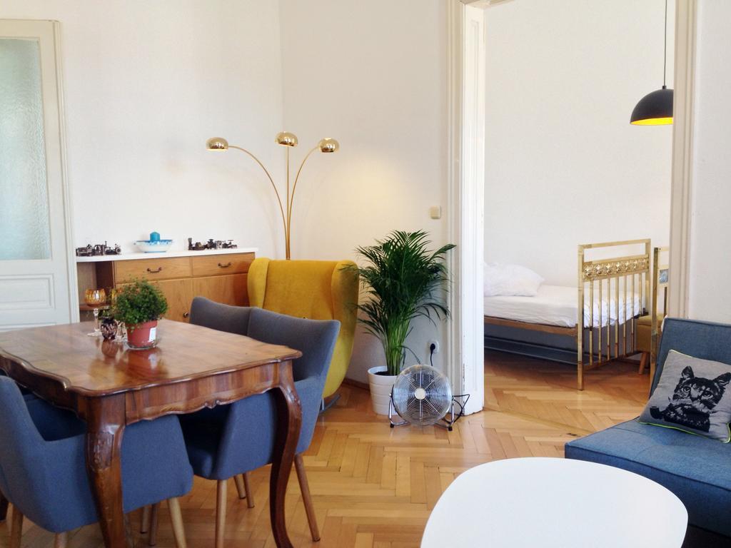 Big Vintage Style Flat Near Schonbrunn Apartment เวียนนา ภายนอก รูปภาพ