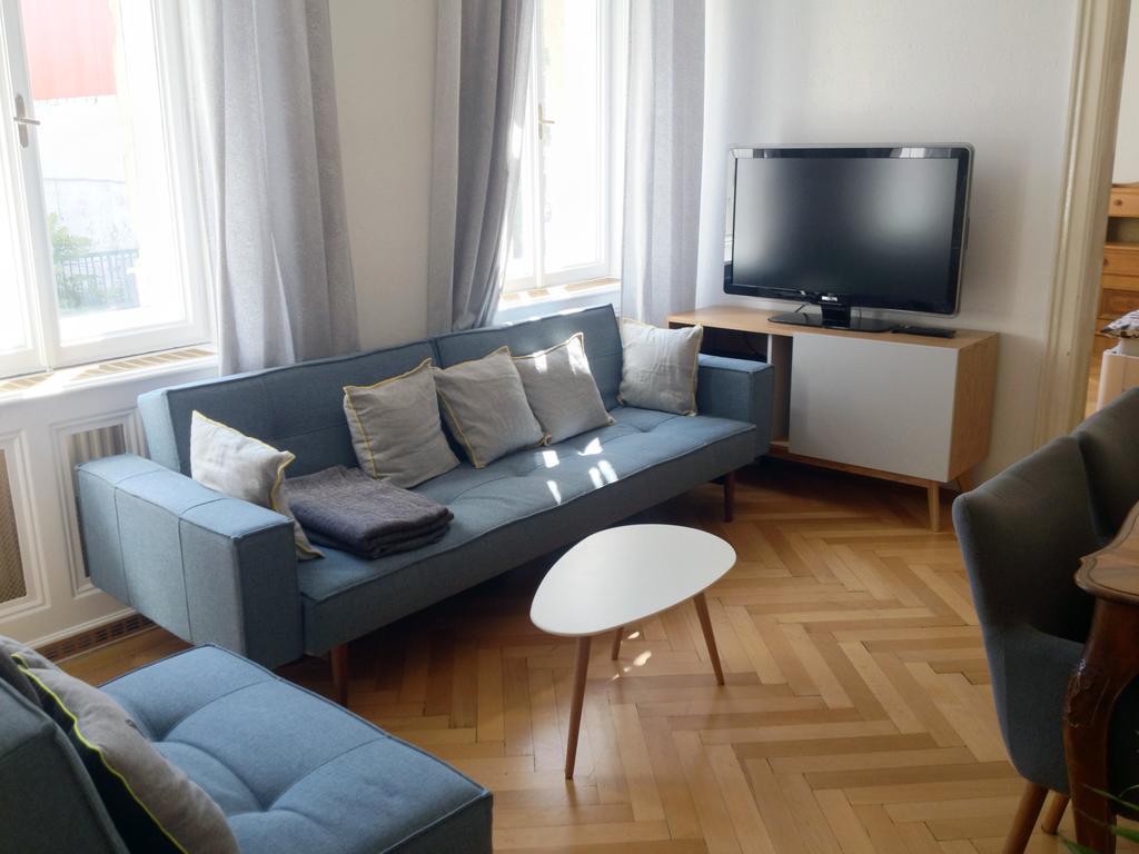 Big Vintage Style Flat Near Schonbrunn Apartment เวียนนา ภายนอก รูปภาพ