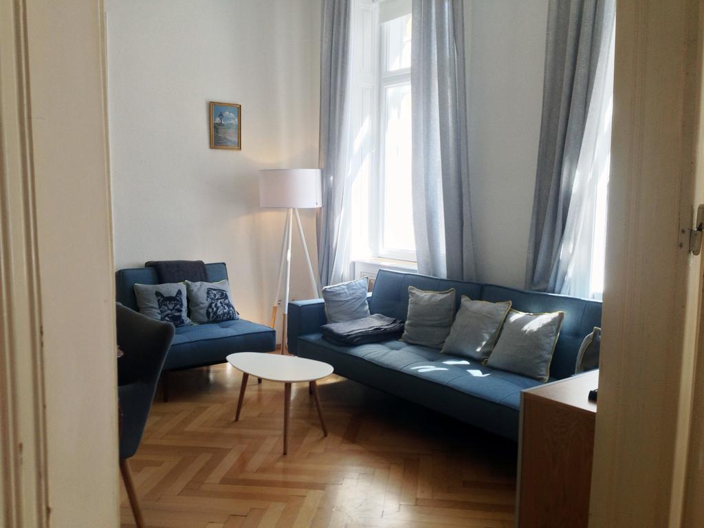 Big Vintage Style Flat Near Schonbrunn Apartment เวียนนา ภายนอก รูปภาพ