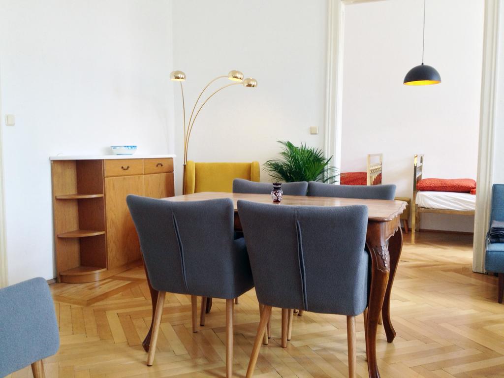 Big Vintage Style Flat Near Schonbrunn Apartment เวียนนา ภายนอก รูปภาพ