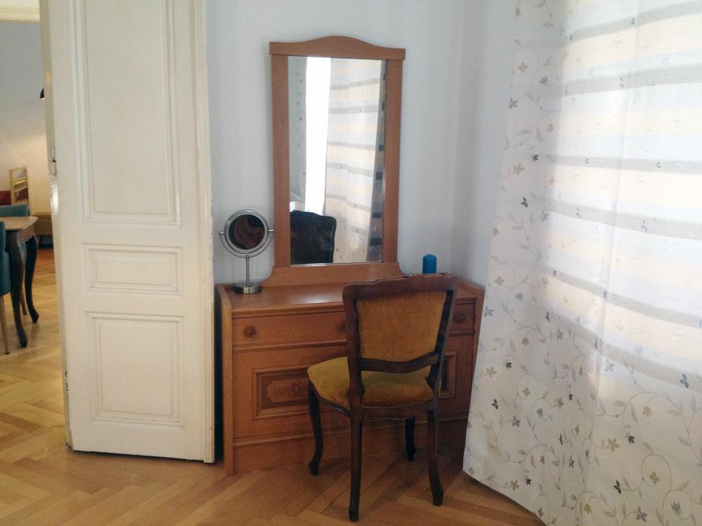 Big Vintage Style Flat Near Schonbrunn Apartment เวียนนา ภายนอก รูปภาพ